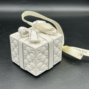 PANDORA 2016 PORCELAIN HOLIDAY GIFT BOX CHRISTMAS ORNAMENT